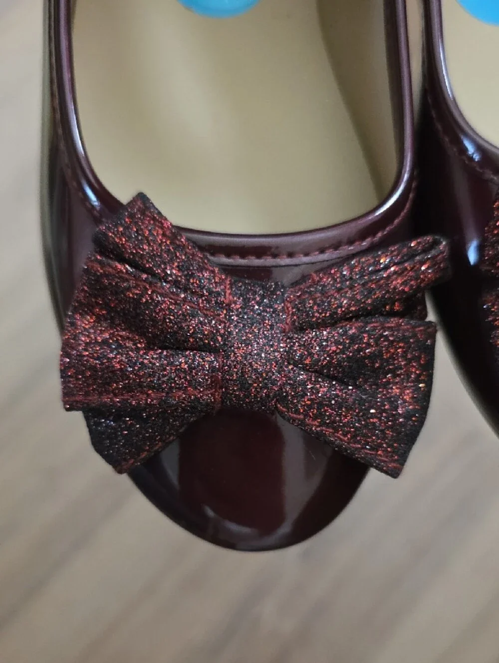 Girls Burgundy Patent Mary Janes with Glitter Bow. Size 2.